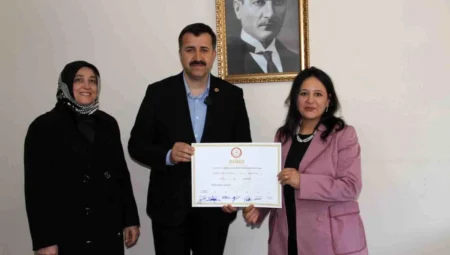 MHP Adayı Ahmet Ayhan Kayaoğlu, Suşehri Belediye Başkanlığına Resmen Başladı